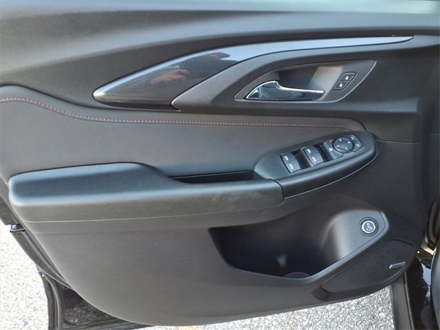 Used 2023 Chevrolet TrailBlazer RS w/ Sun and Liftgate Package image 11