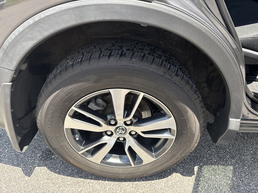 Used 2017 Toyota RAV4 XLE FWD image 17