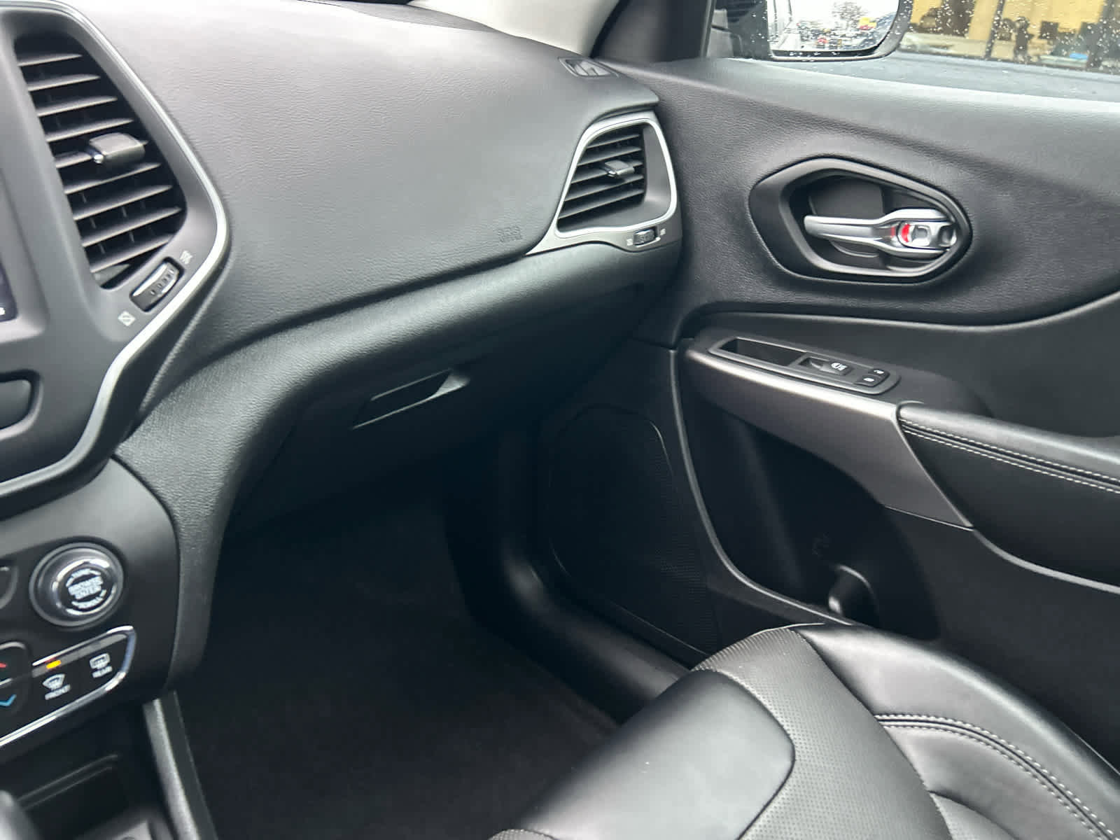 Used 2022 Jeep Cherokee Latitude Lux w/ Sun & Sound Group image 39