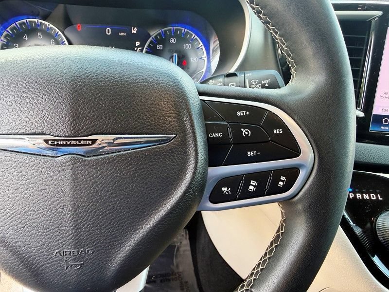Used 2023 Chrysler Pacifica Touring-L FWD image 28