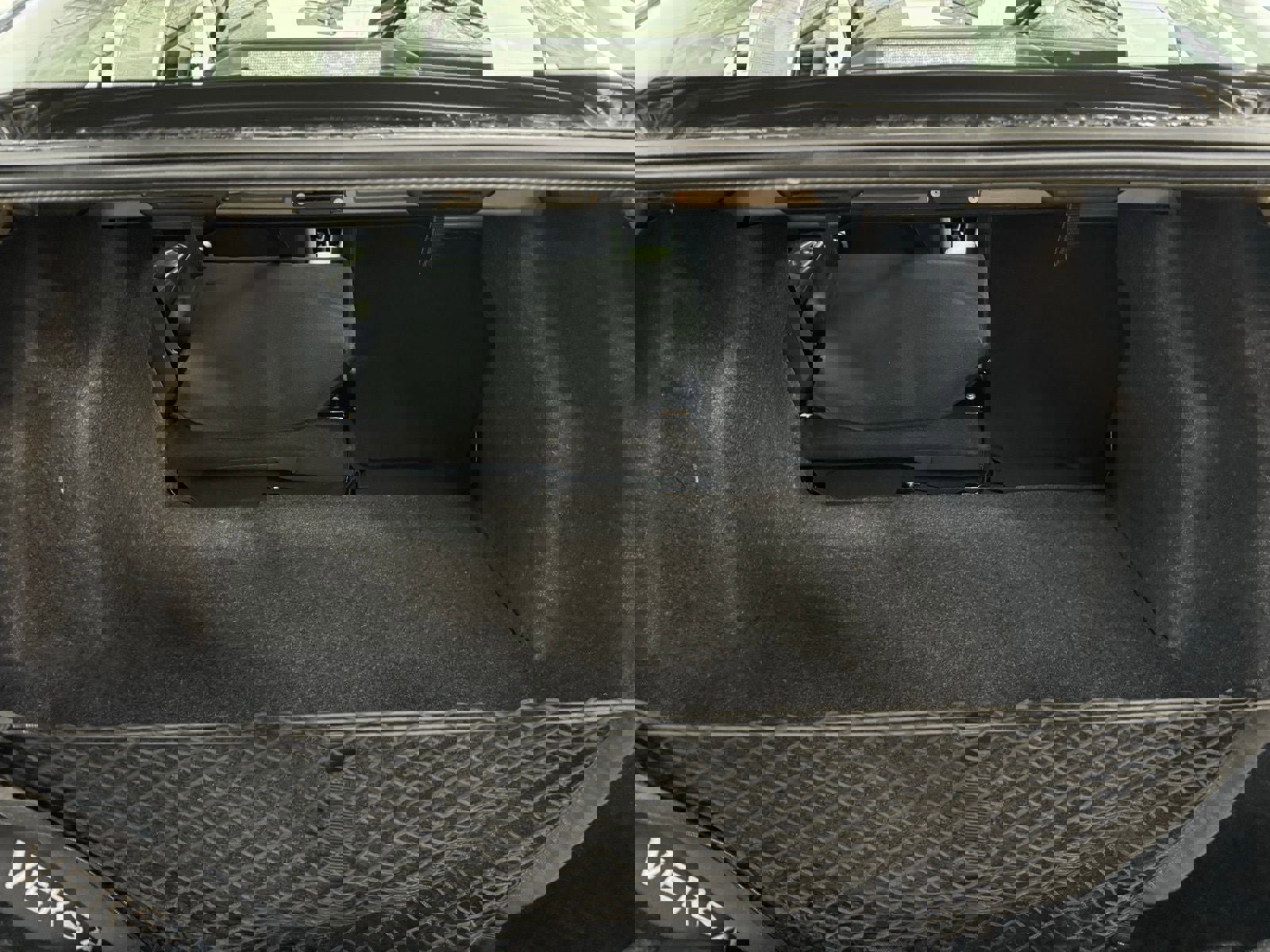 New 2025 Nissan Versa SR image 30