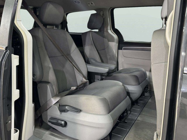 Used 2012 Volkswagen Routan S image 41