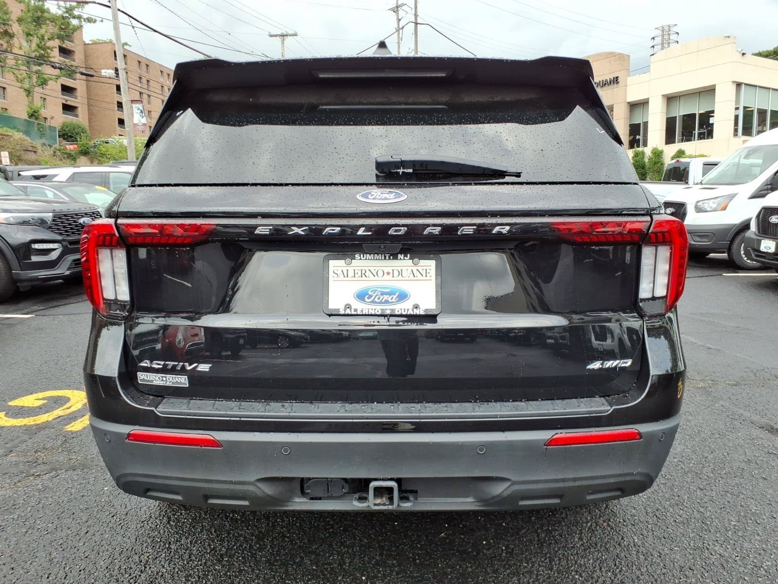 Used 2025 Ford Explorer Active AWD/4WD image 4