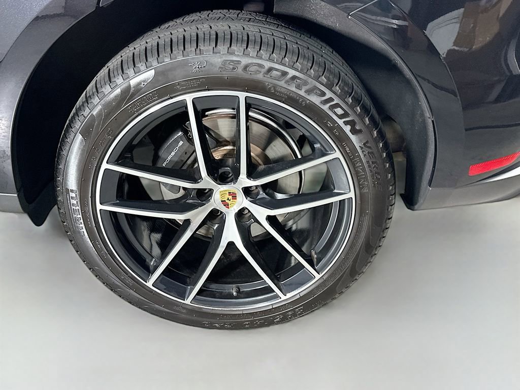 Used 2024 Porsche Macan AWD/4WD image 34