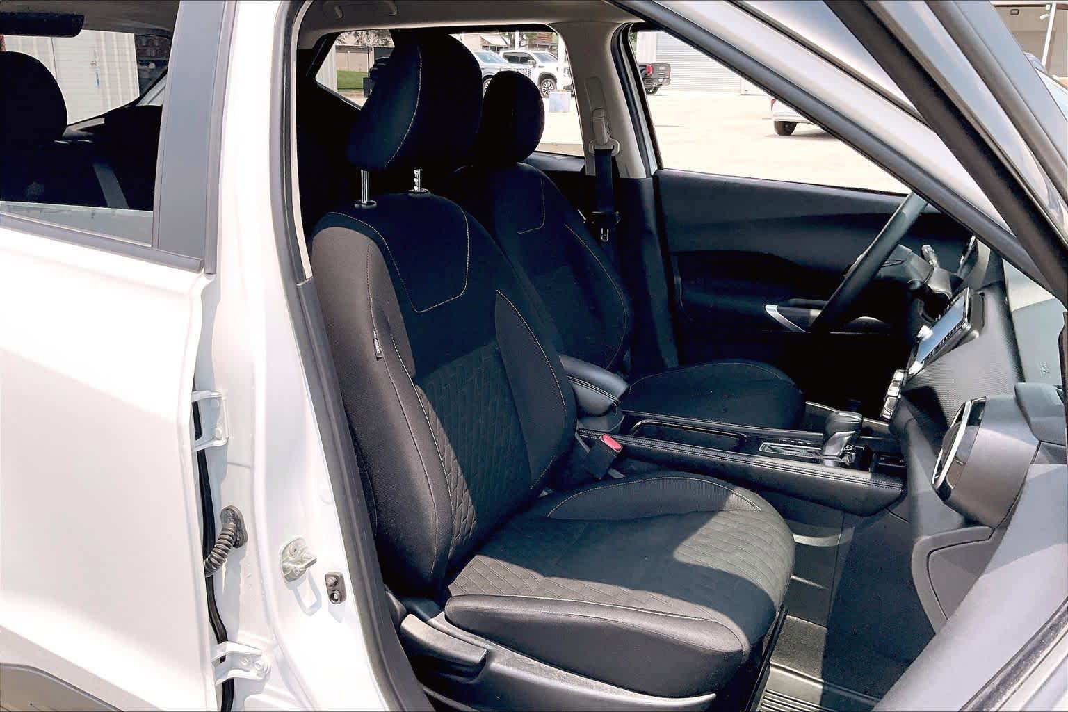 Used 2023 Nissan Kicks SV FWD image 9