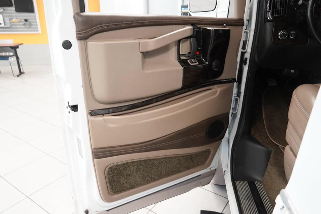 Used 2016 GMC Savana 2500 RWD image 18