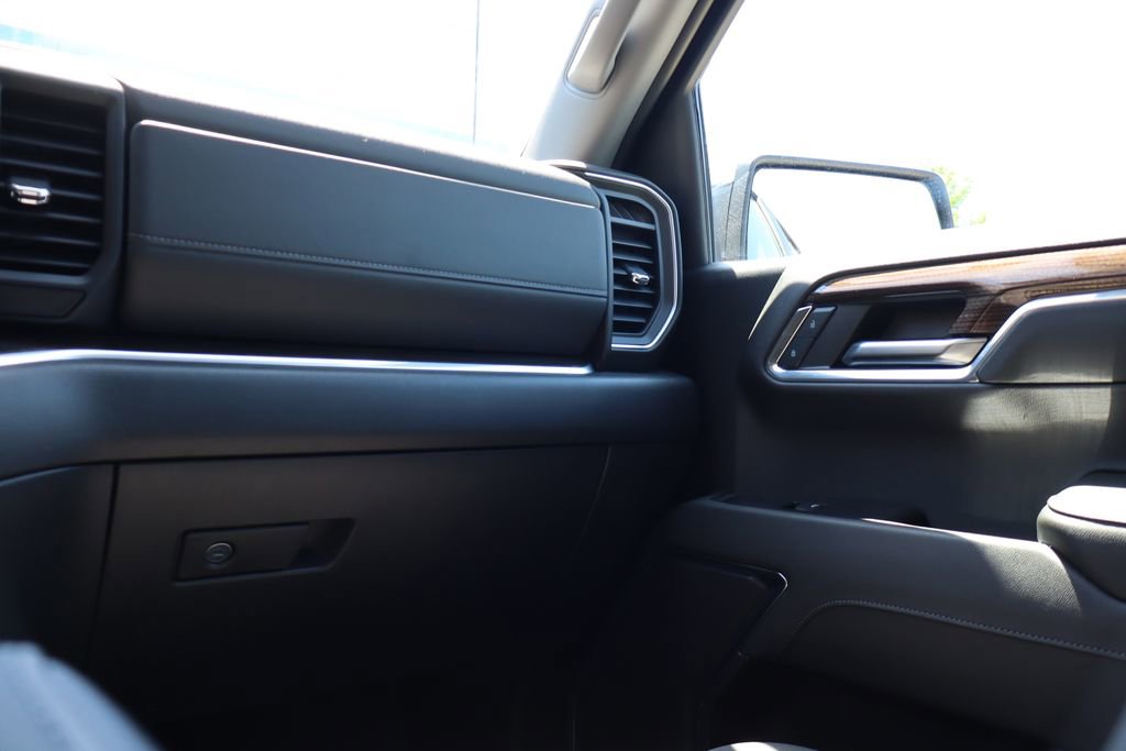 Used 2024 Chevrolet Silverado 1500 LT AWD/4WD image 39