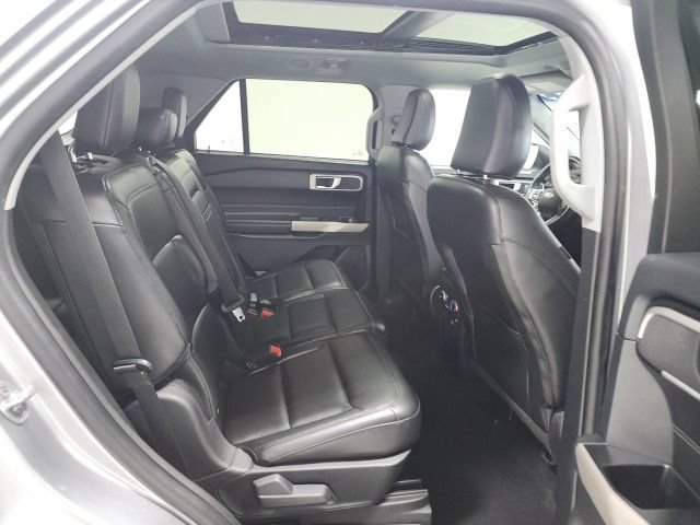 Used 2021 Ford Explorer XLT w/ Equipment Group 202A AWD/4WD image 16