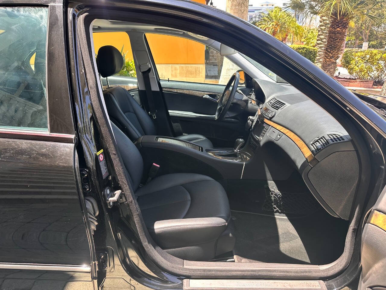 Used 2007 Mercedes-Benz E 350 Sedan image 23