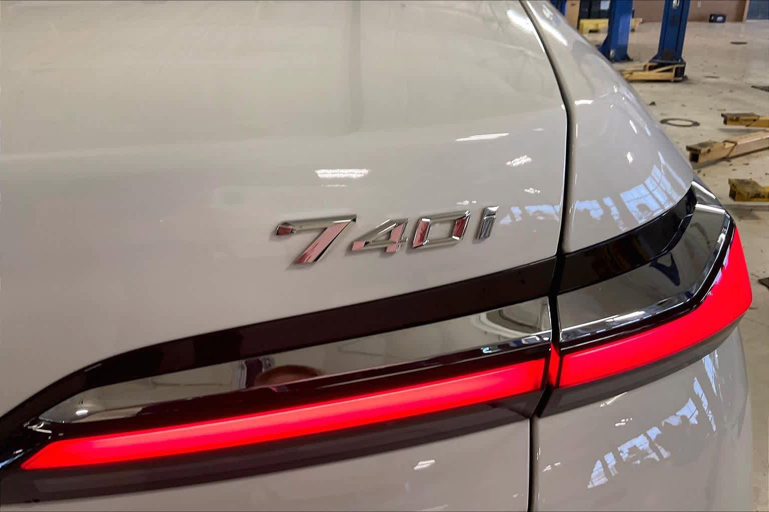 Used 2025 BMW 740i xDrive AWD/4WD image 9