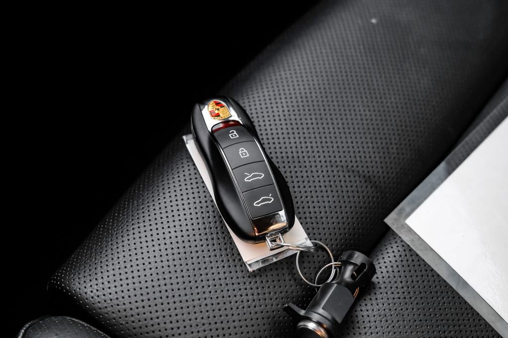 Used 2021 Porsche 718 Cayman w/ Premium Package RWD image 60