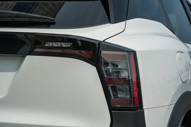 Used 2025 Nissan Kicks SV AWD/4WD image 8