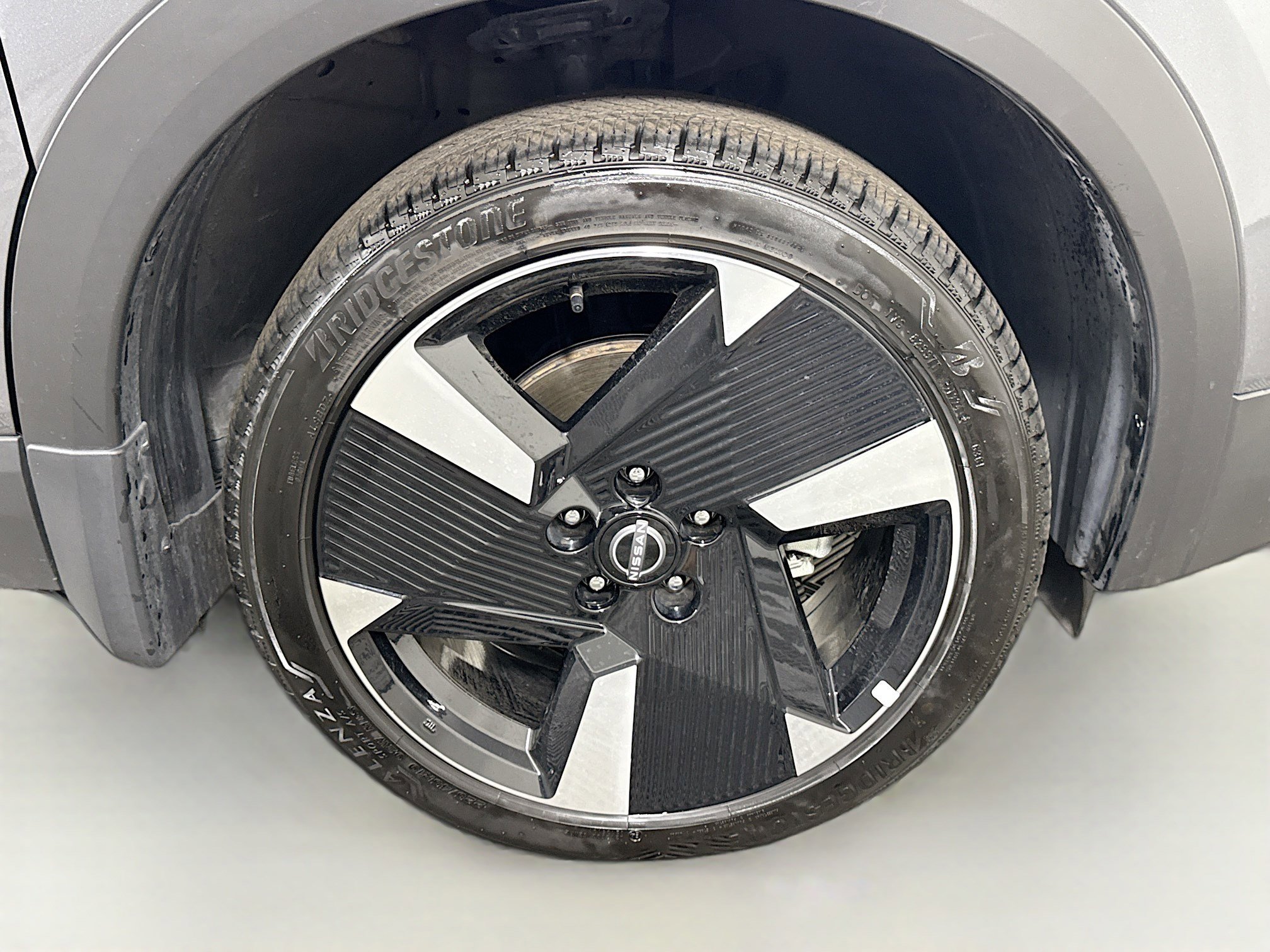 Used 2025 Nissan Kicks SR image 32