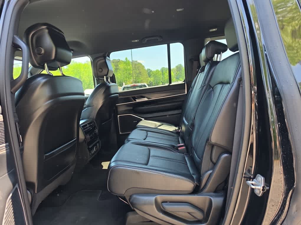 Used 2024 Jeep Wagoneer Series II w/ Flexible Seating Group RWD image 30