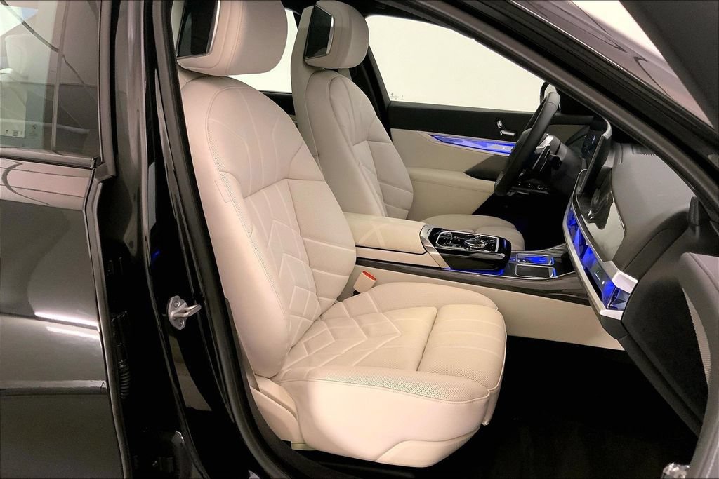 Certified 2023 BMW 760i xDrive w/ Executive Package AWD/4WD image 6