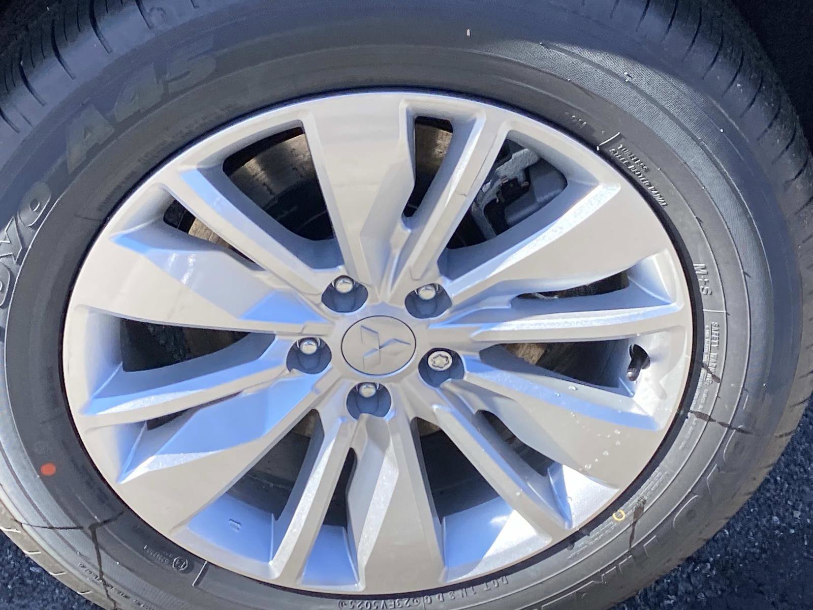 New 2026 Mitsubishi Outlander ES image 6