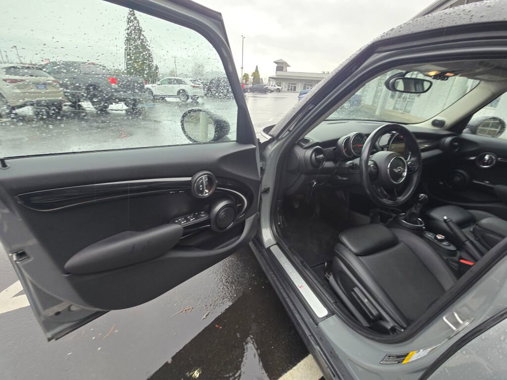 Used 2016 MINI Cooper S image 16
