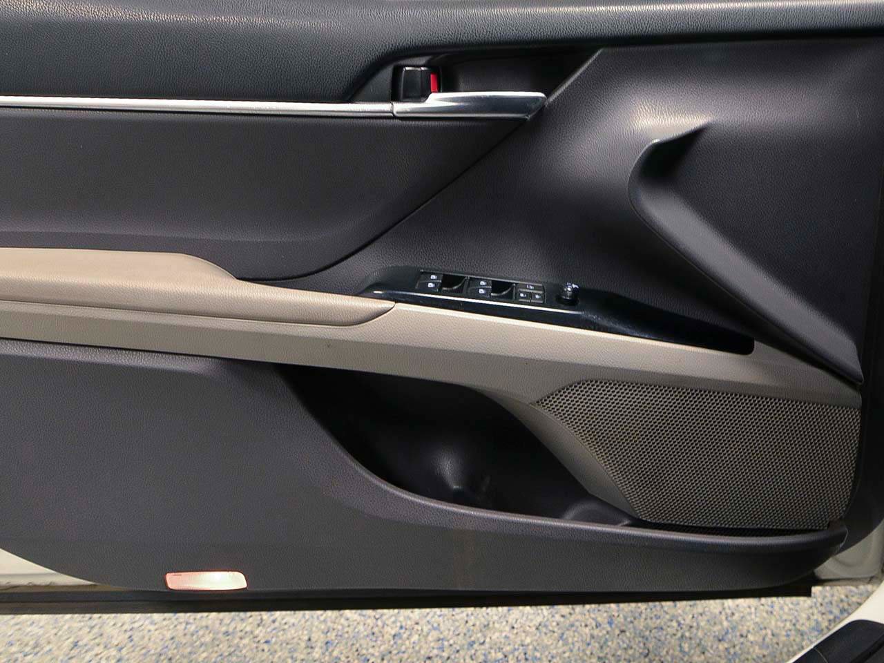 Used 2018 Toyota Camry SE image 7