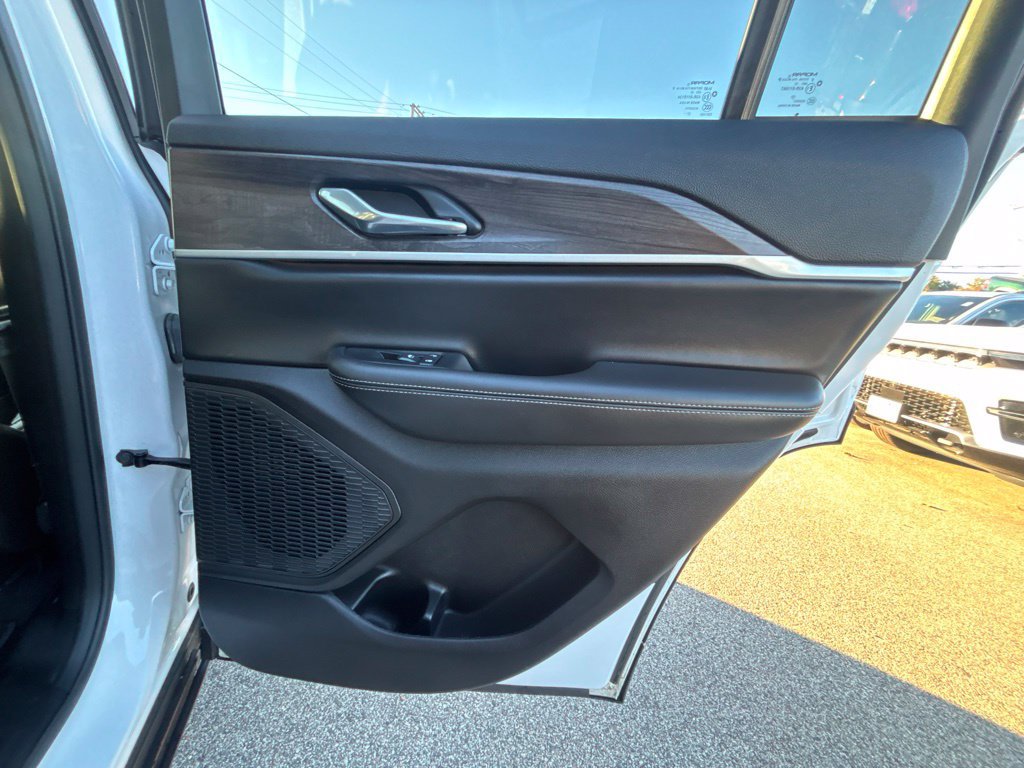 Certified 2025 Jeep Grand Cherokee Limited AWD/4WD image 25