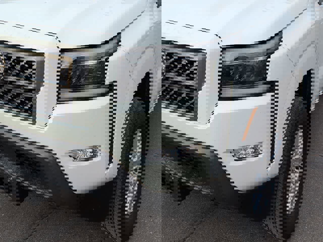 Used 2022 Nissan Frontier SV w/ SV Premium Package image 10
