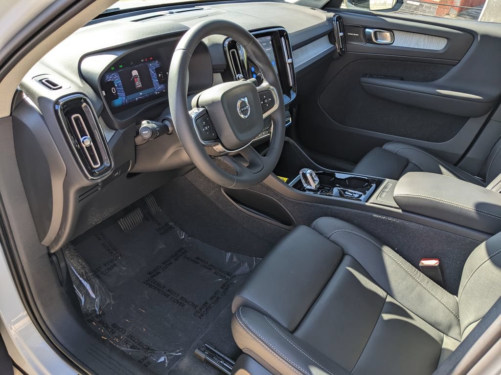 Certified 2024 Volvo XC40 B5 Plus w/ Protection Package Premier AWD/4WD image 8