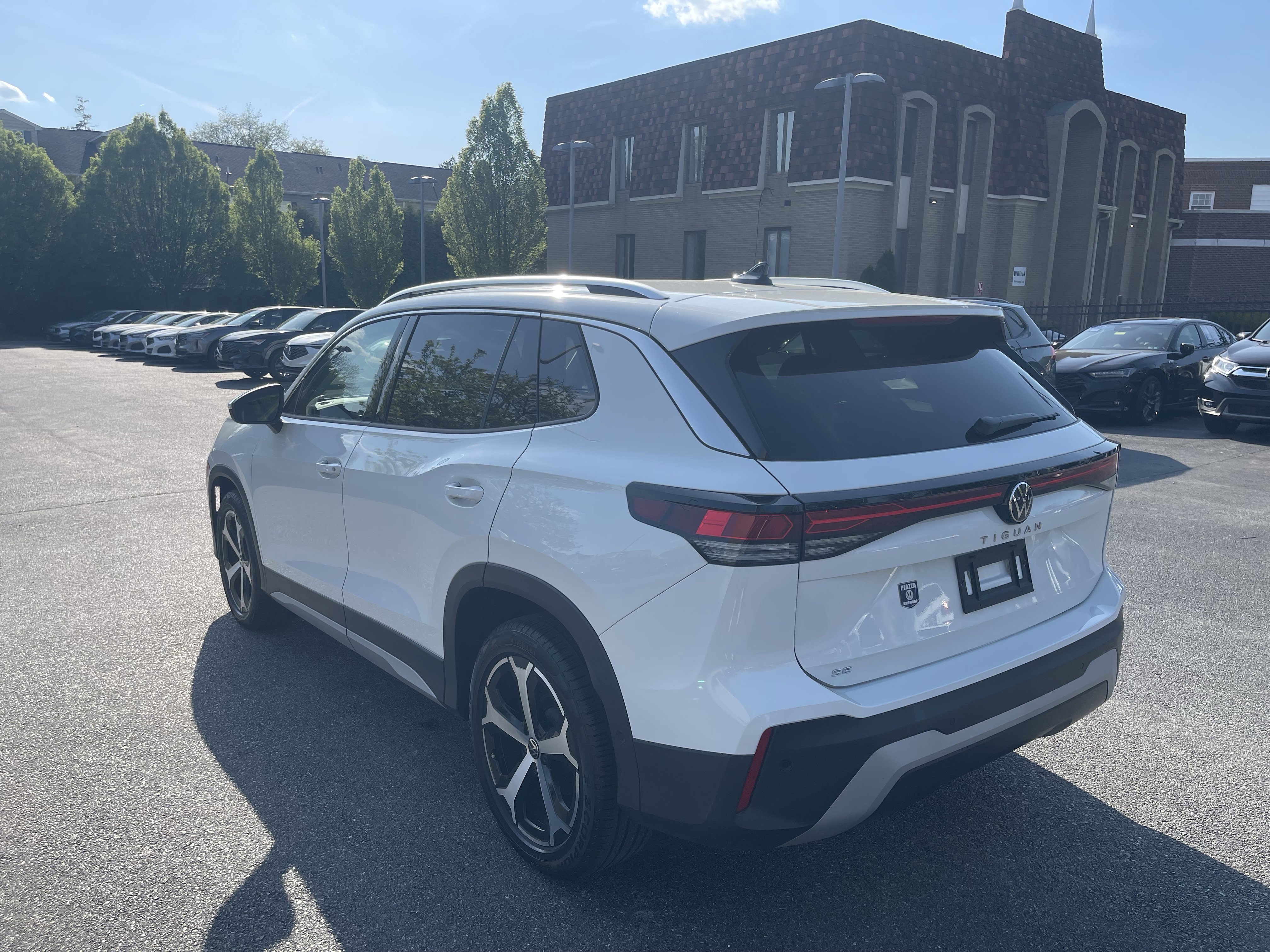 Used 2025 Volkswagen Tiguan SE FWD image 5