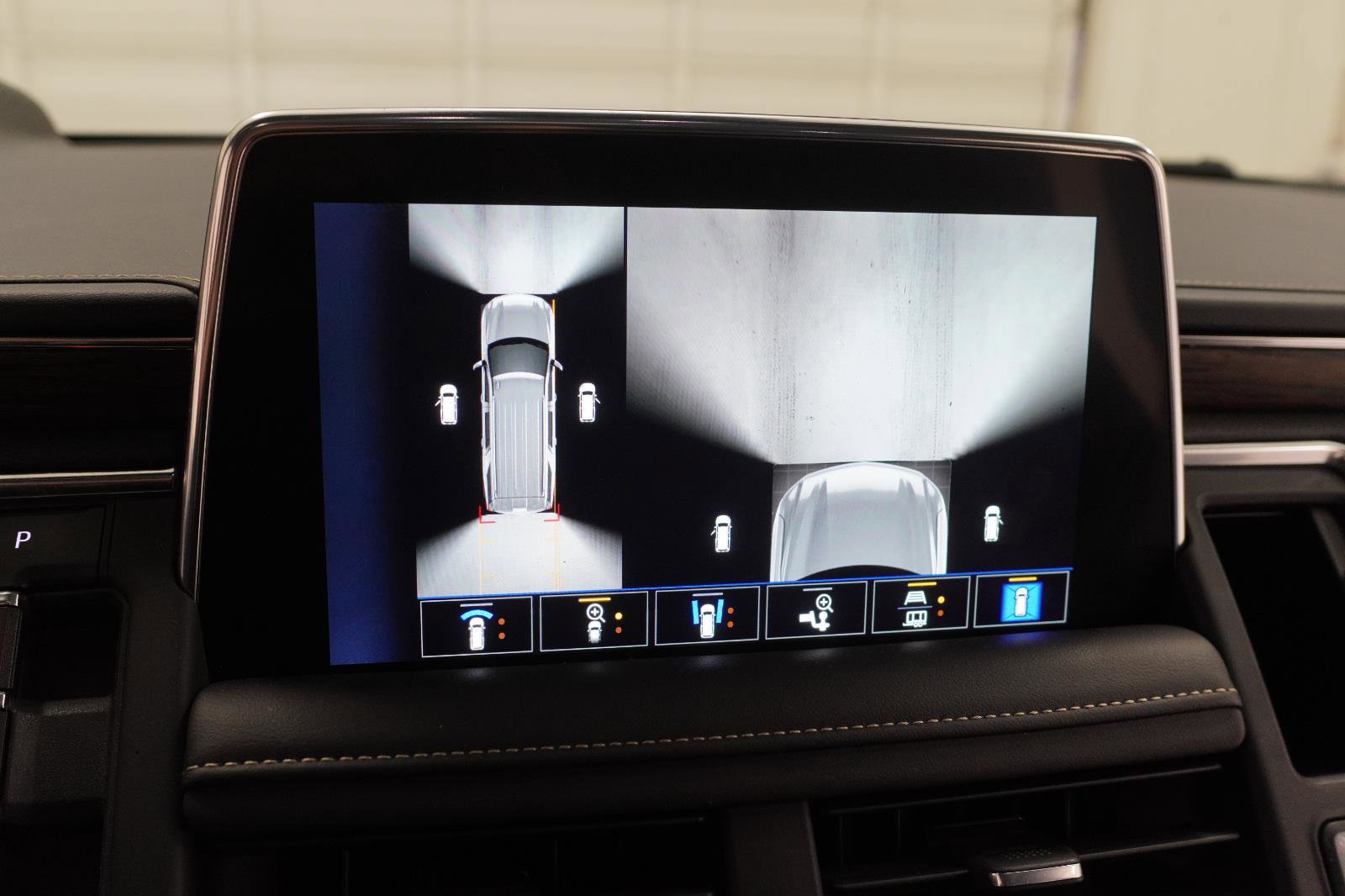 Used 2023 Chevrolet Suburban Premier w/ Texas Edition RWD image 29