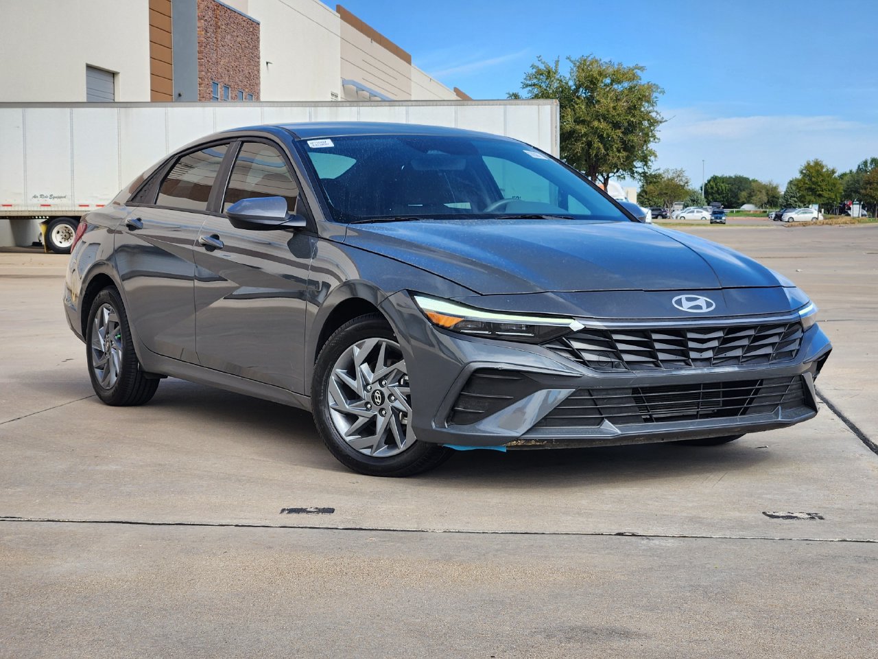 Used 2024 Hyundai Elantra SEL FWD image 1