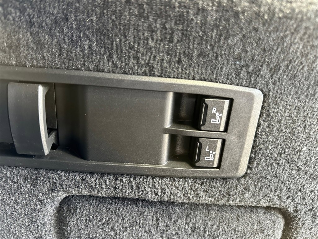 Used 2023 BMW iX xDrive50 w/ Premium Package image 22