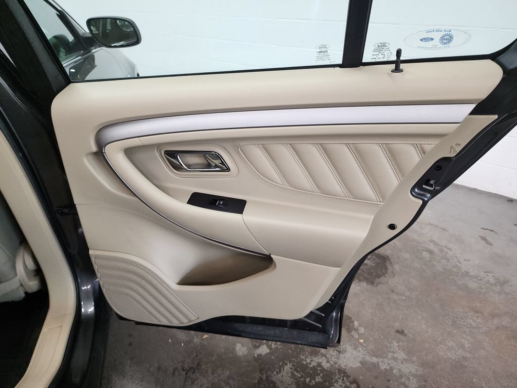Used 2017 Ford Taurus SE FWD image 28