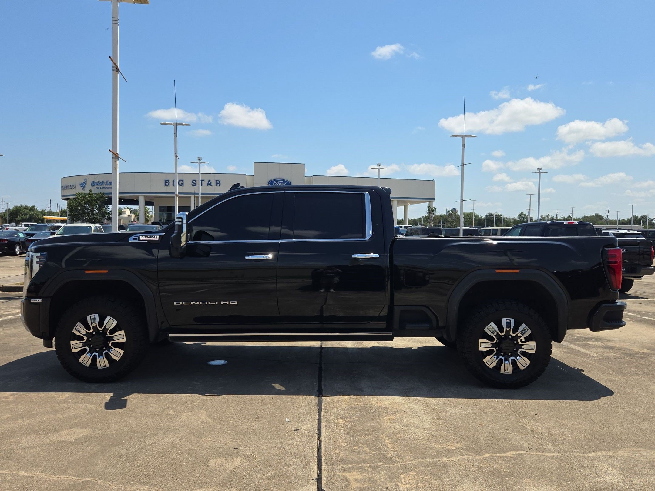 Used 2024 GMC Sierra 2500 Denali w/ Denali Reserve Package AWD/4WD image 9