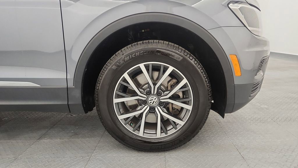 Used 2018 Volkswagen Tiguan SEL AWD/4WD image 22
