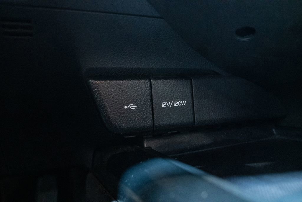 Certified 2020 Toyota Camry SE image 27