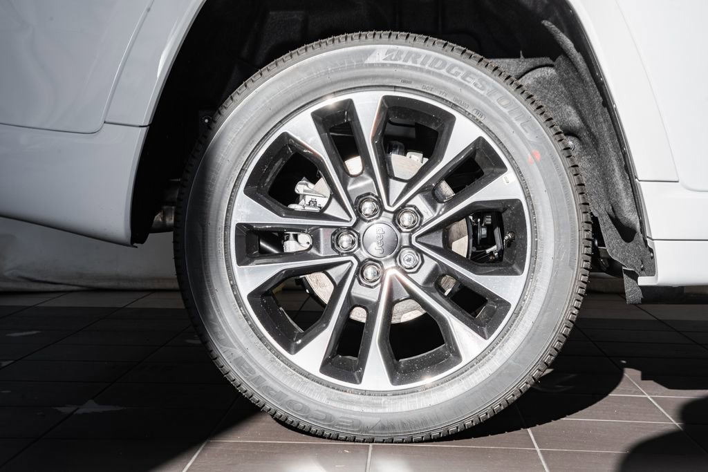 New 2025 Jeep Grand Cherokee Overland w/ Adv Protech Group III AWD/4WD image 18