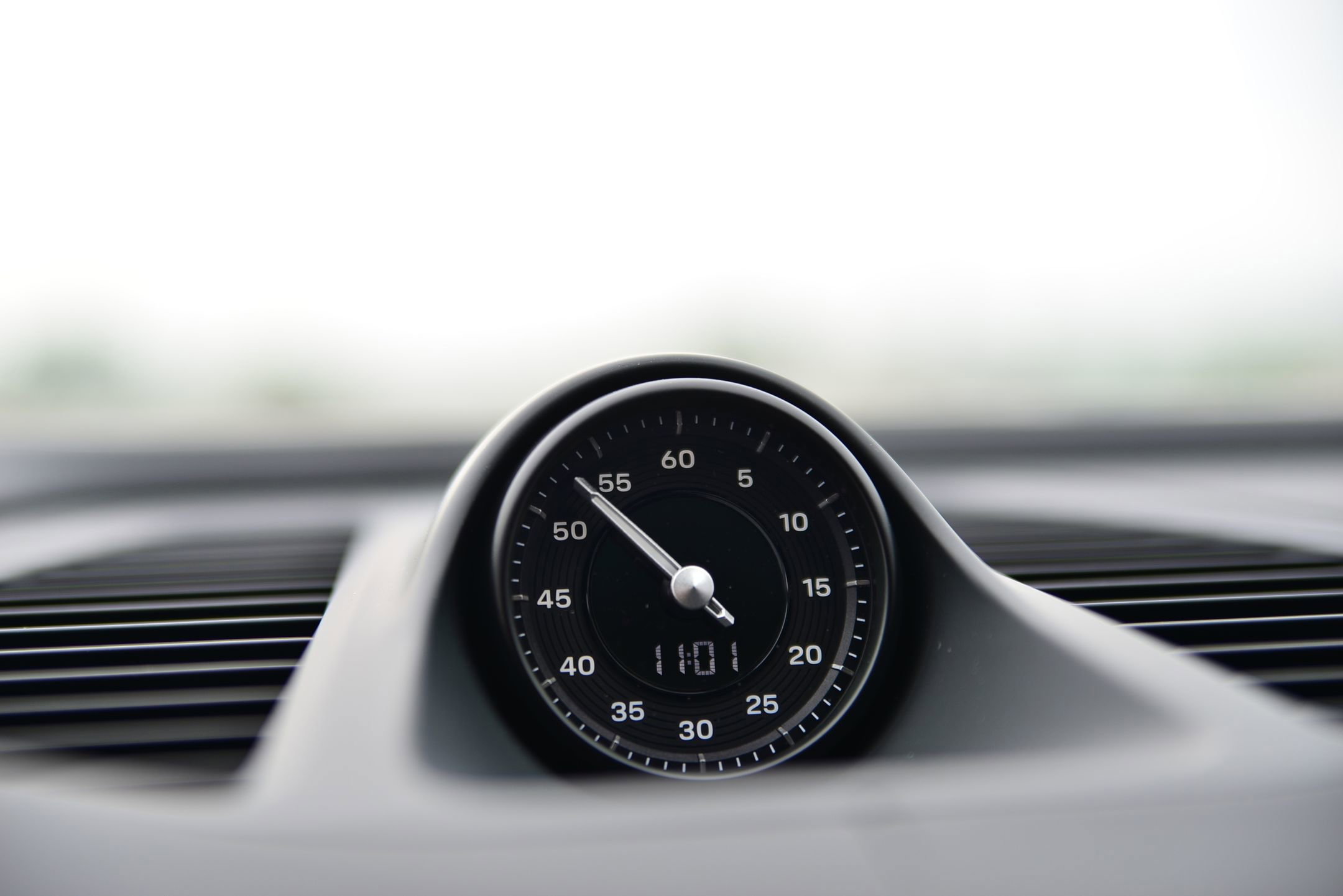 Certified 2025 Porsche Macan 4 Electric image 16