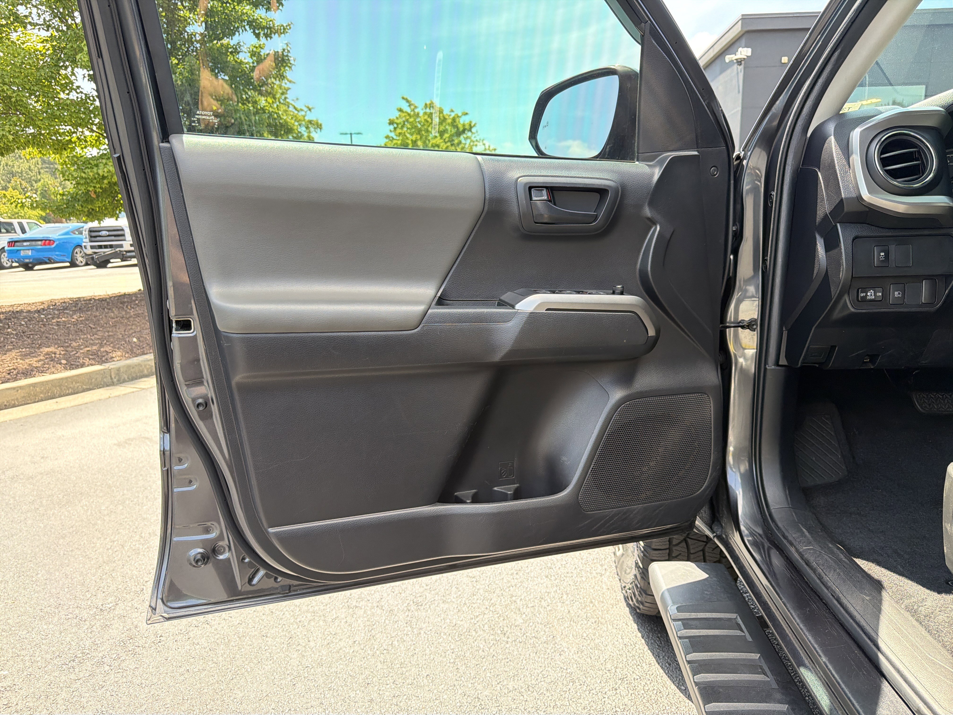 Used 2022 Toyota Tacoma SR5 w/ Technology Package RWD image 22