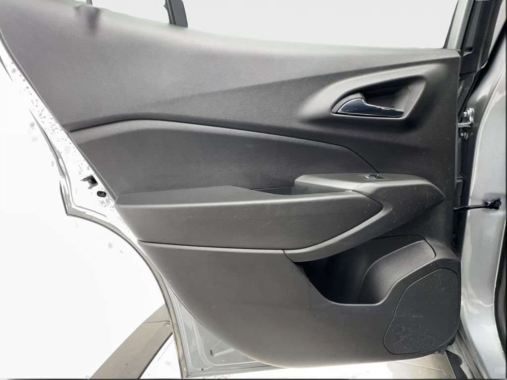 Used 2025 Chevrolet Trax RS w/ Sunroof Package image 25