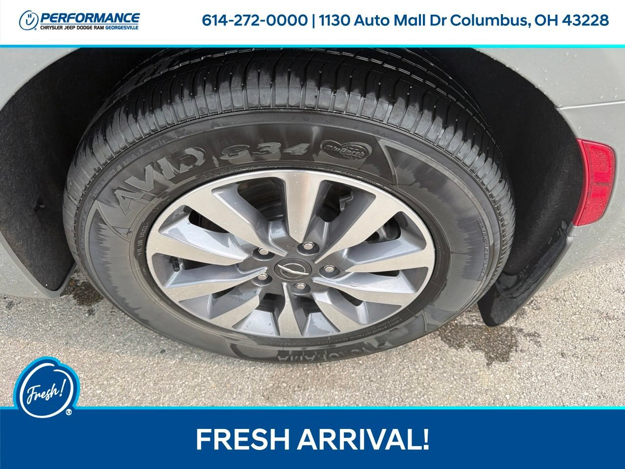 Used 2024 Chrysler Pacifica Limited FWD image 11