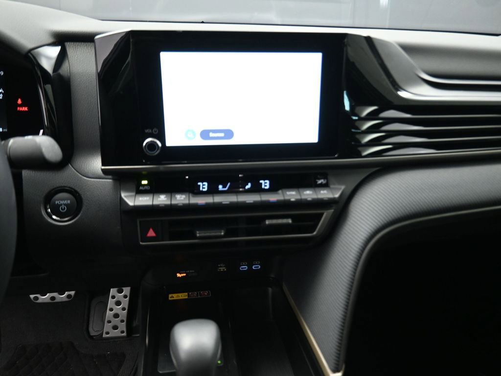 Used 2025 Toyota Camry SE image 9