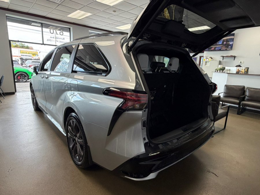 Used 2025 Toyota Sienna XSE FWD image 24