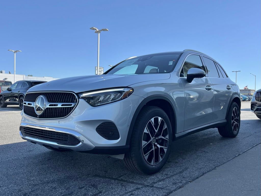 Used 2025 Mercedes-Benz GLC 350e 4MATIC image 6