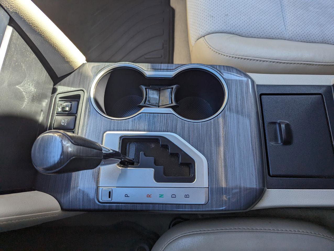 Used 2013 Toyota Camry XLE w/ Leather Pkg image 23