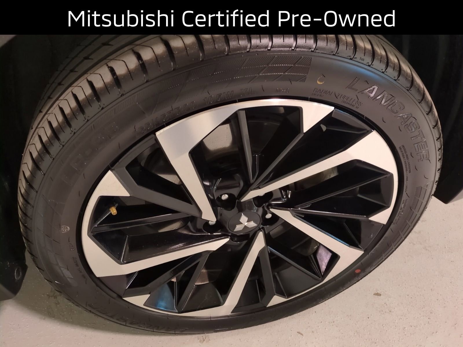 Used 2024 Mitsubishi Outlander SE image 2