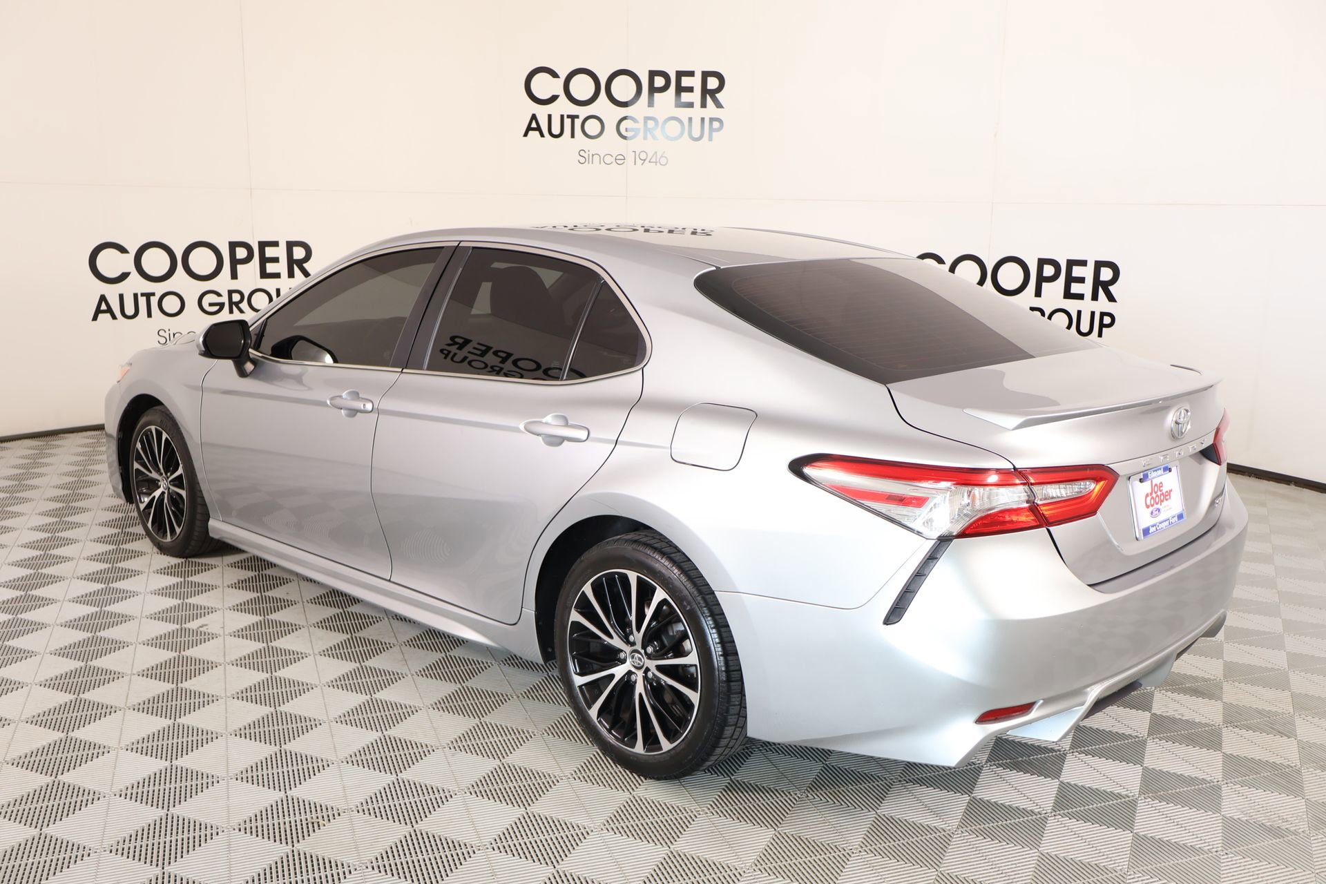 Used 2018 Toyota Camry SE FWD image 21