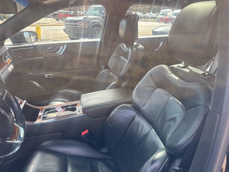 Used 2017 Lincoln Continental Select w/ Climate Package image 12