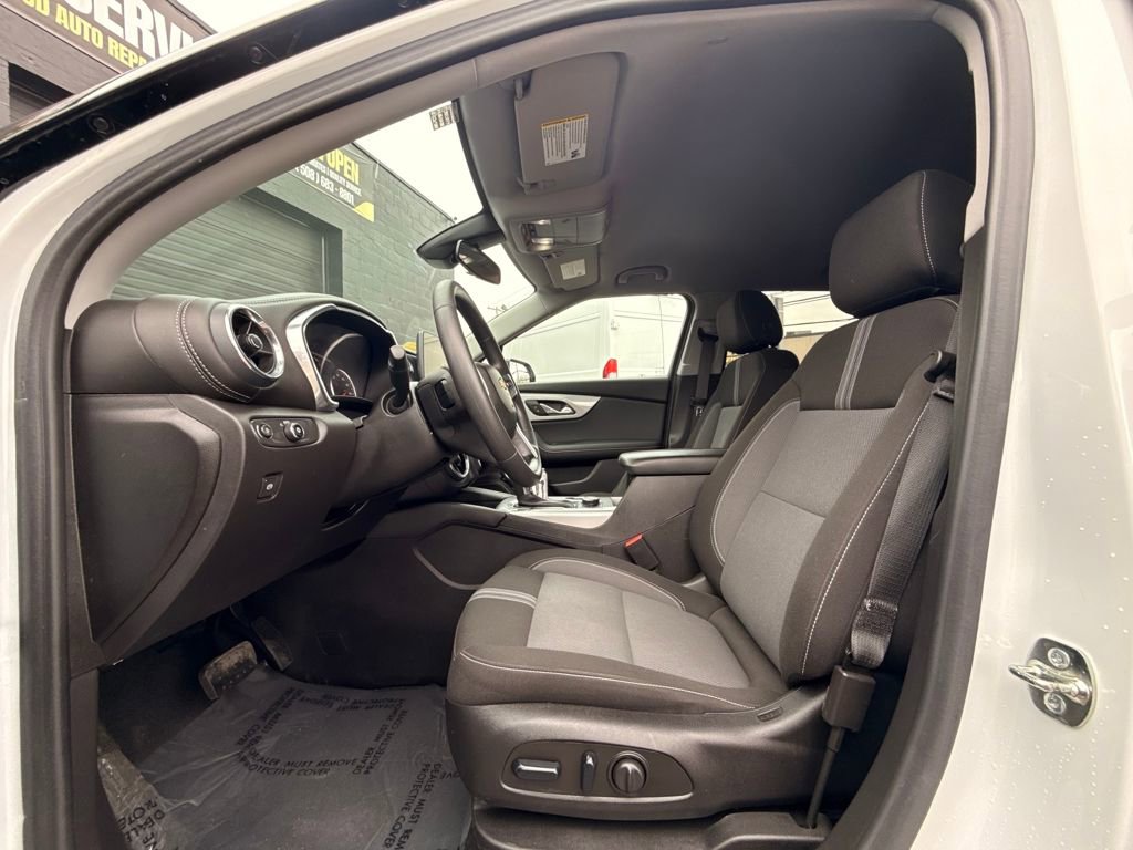 Used 2025 Chevrolet Blazer LT FWD image 23