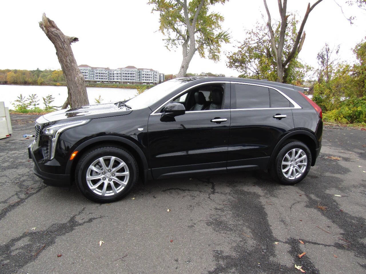 Used 2022 Cadillac XT4 Luxury image 3