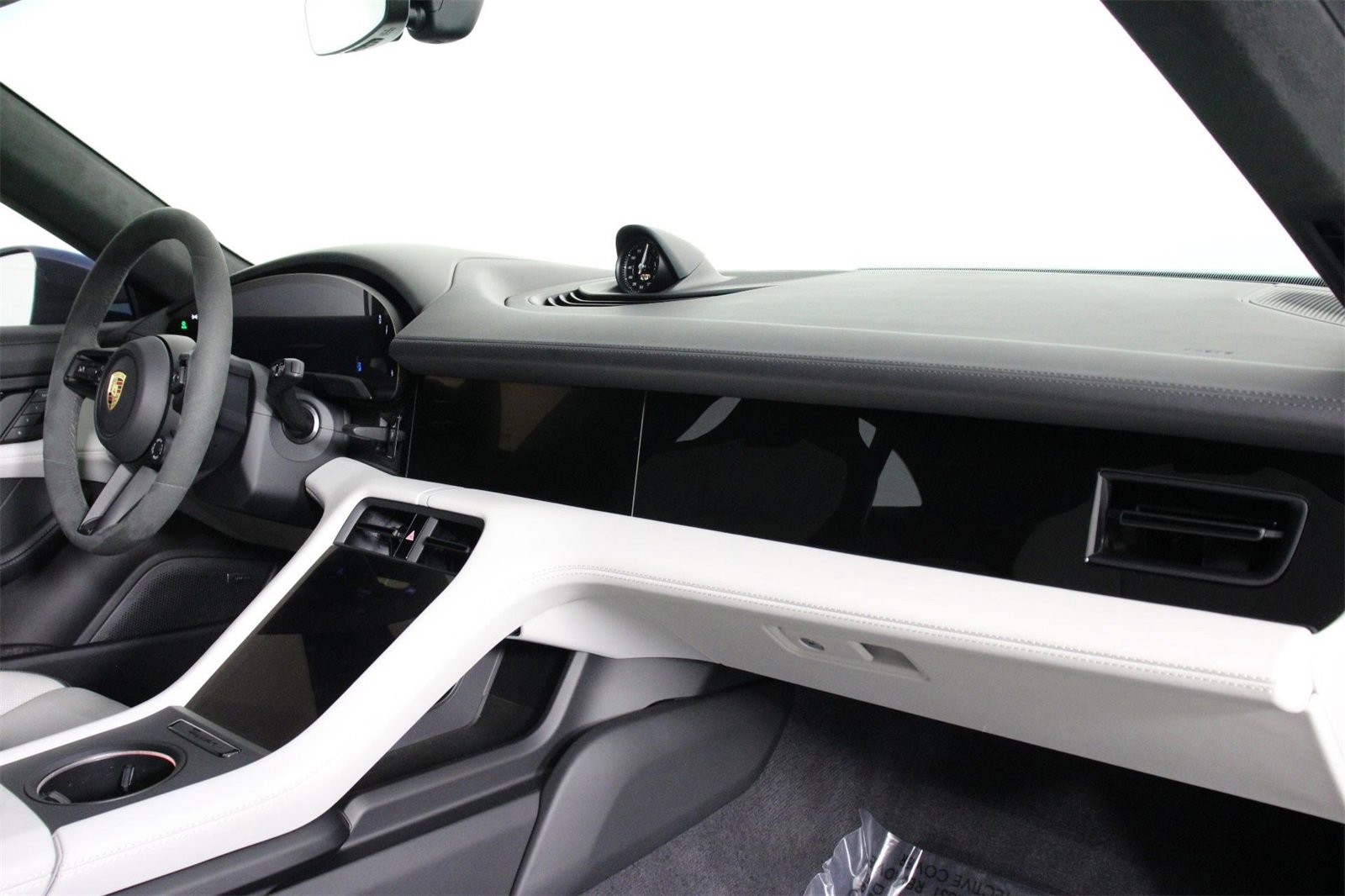 Used 2025 Porsche Taycan GTS image 24