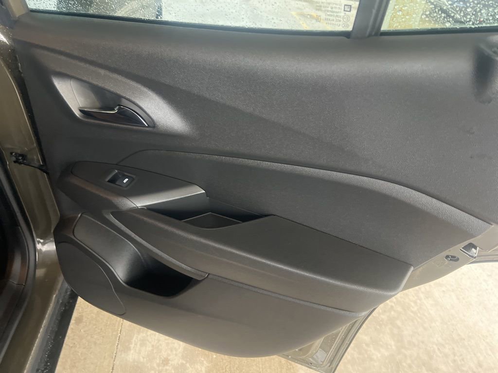 Used 2024 Chevrolet Trax ACTIV w/ Sunroof Package FWD image 16