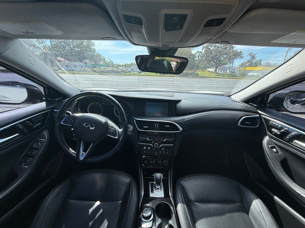 Used 2017 INFINITI QX30 Premium w/ Navigation Package image 5